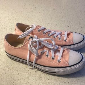 Pink low top converse